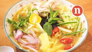 Download lagu Asam Laksa | Malaysian Sour and Spicy Fish Soup Noodles | Penang Asam Laksa [Nyonya Cooking] mp3
