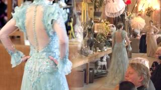 preview picture of video 'Ferry Sunarto Haute Couture Kebaya Indonesia at Royal Palace Schloss Bückeburg, Germany'