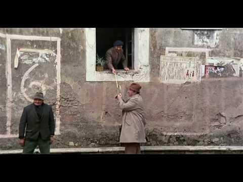 Amici Miei - La distruzione dei paesetti