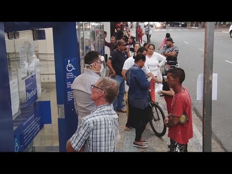 Público movimenta agências da Caixa em busca de auxílio emergencial