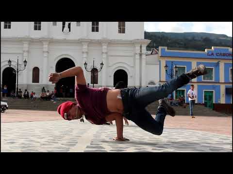 FREESTYLE FOOTBALL & BREAK DANCE