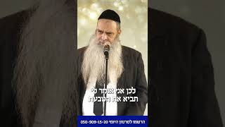 גבר צריך לשים טבעת נישואין? #הרב_רפאל_זר (הרב רפאל זר) - התמונה מוצגת ישירות מתוך אתר האינטרנט יוטיוב. זכויות היוצרים בתמונה שייכות ליוצרה. קישור קרדיט למקור התוכן נמצא בתוך דף הסרטון