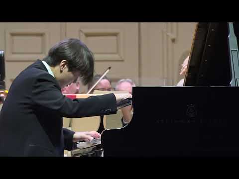 Seong-Jin Cho performs Ravel’s Piano Concerto for the left hand