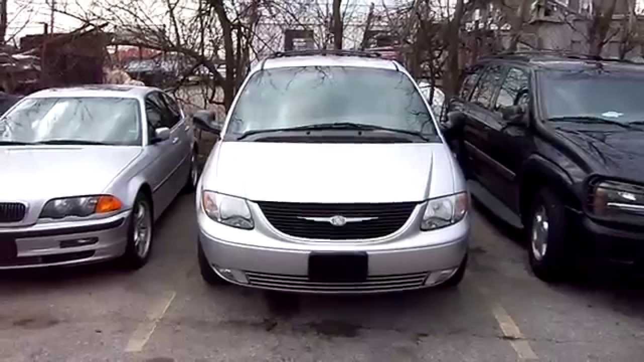 Look at a 2002 Chrysler Town & Country LXI