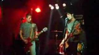 Mi Venganza Está Cerca - The Bikinis
