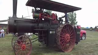 preview picture of video 'Bible Grove, Prairie Days, threshing demonstration'