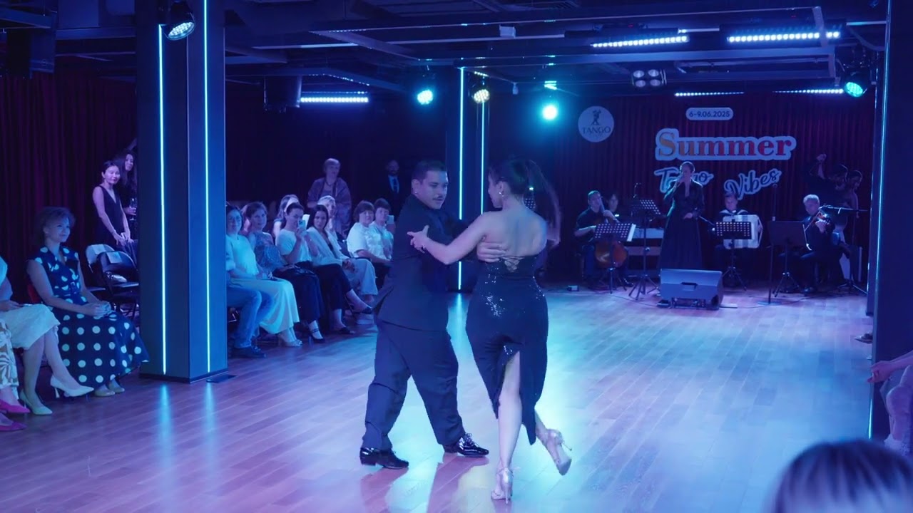 Brenno Marques y Fatima Caracoch in Tango Cafe