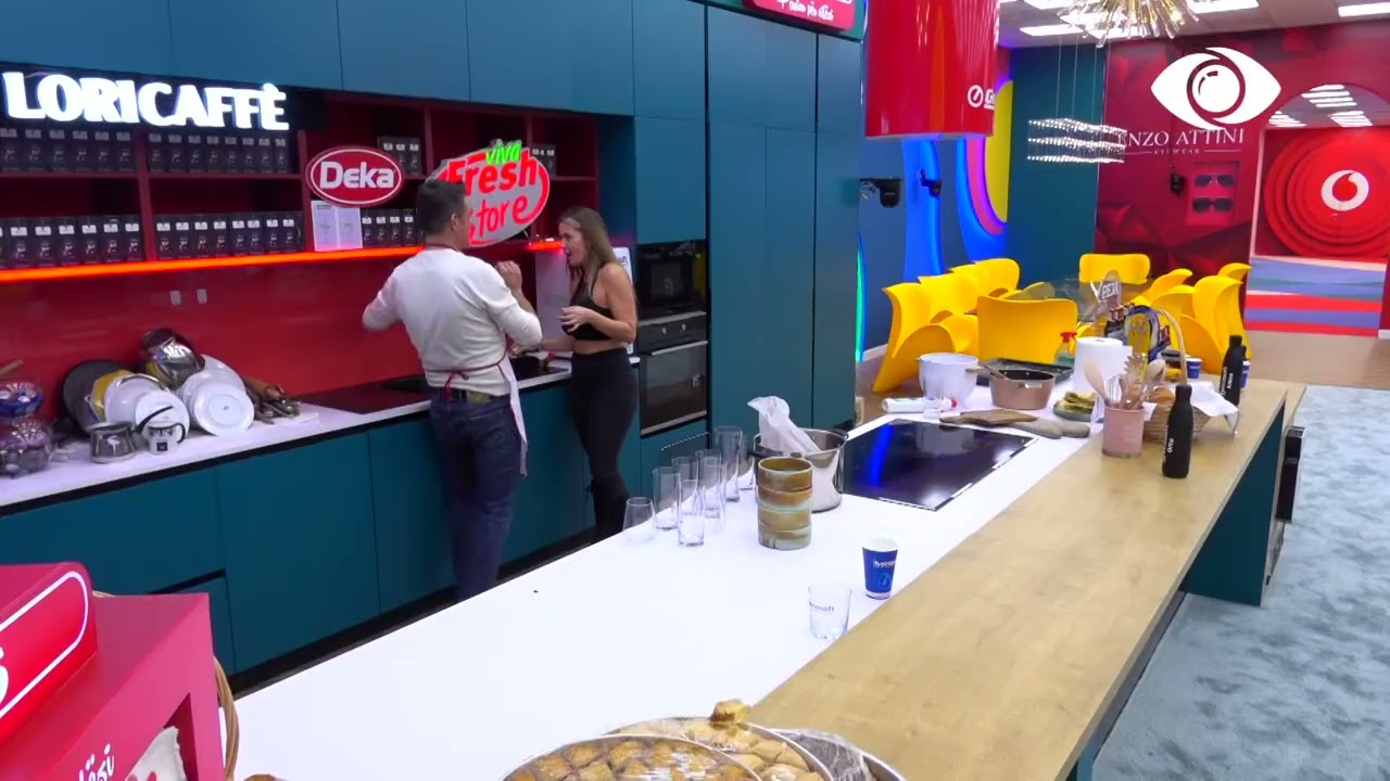 Maestro mëson Oltën të këndojë