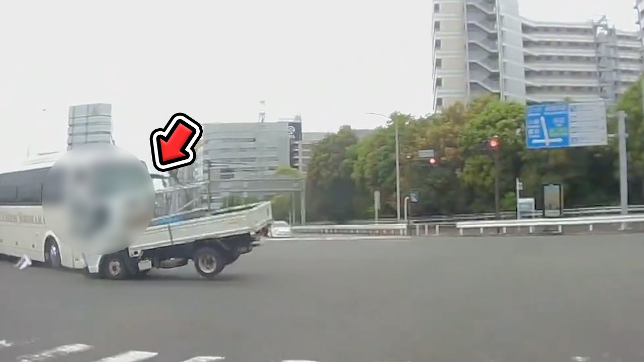 【ドラレコ】※衝撃注意 大型車同士の激突事故  乗用車を数メートル跳ね飛ばしたトラック 　煽り運転 危険運転 交通事故 Japan Roads | Dash Cam【交通安全啓発】