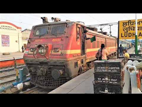 (12925) Paschim Express Arriving And Departing From Ludhiana Junction With (BRC) WAP4E Locomotive.!! Video