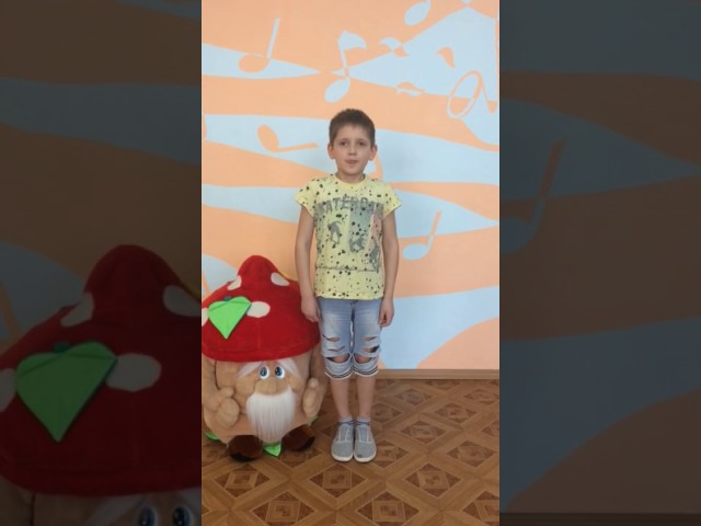 Шишкин Кирилл из села Бетьки поздравляет с 8 Марта свою маму 