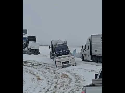 Keep On Trucking🚛  #trucadao #choraboy #gasprices #trucks #fuel #18wheeler #truckingindustry