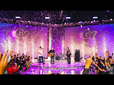 Happily Ever After - Jordan Fisher & Angie K - Magic Kingdom Fireworks Song Live