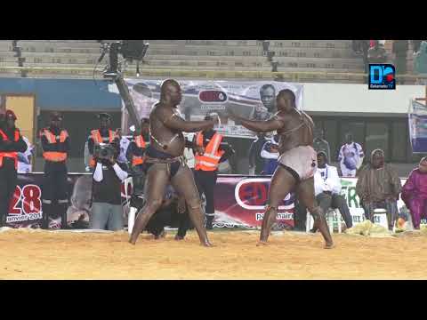 Regardez comment Modou Lô a remporté le duel face à Lac2 Regardez comment Modou Lô a remporté le duel face à Lac2