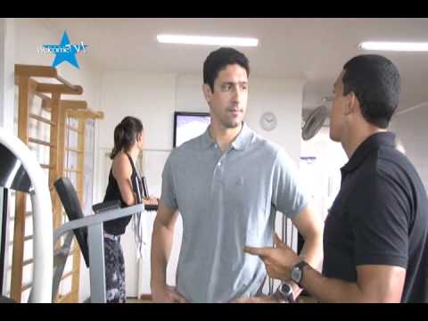 O nadador Gustavo Borges esteve na Academia R5 em Itaparica (Vila Velha, ES)