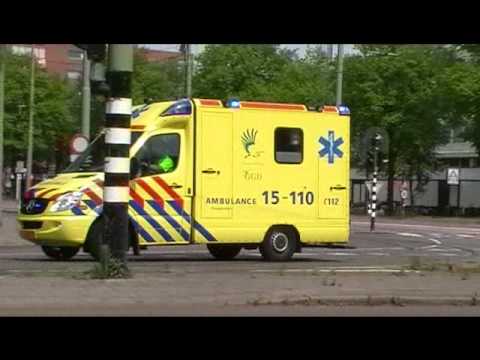 Ambulance 15-110 Den Haag met spoed naar Westeinde in Delft