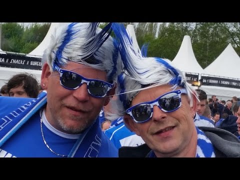 Laatste bussen PEC Zwolle vertrokken naar de Bekerfinale in de Kuip