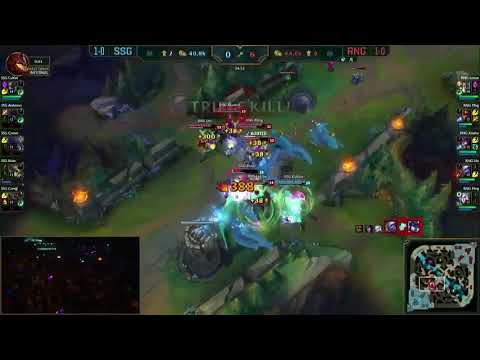 A huge teamfight by Uzi!