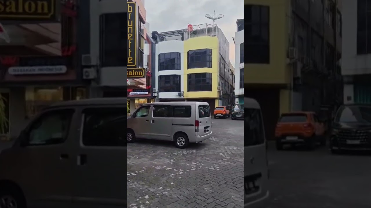 Dijual Ruko - Prisma Kedoya Plaza Jl Perjuangan Jakarta Barat Spesifikasi: LT: 66 M² | LB: 258 M² | Shgb 3,5 Lantai Parkiran Super Luas Lokasi Strategis, Akses Tol Dekat, Cocok Kantor/Klinik/Showroom.harga: Rp 3 M (Nego Sampai Akad/Deal)