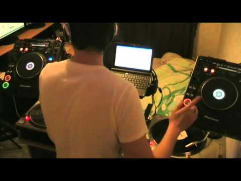 LIVE Lady GaGa vs. Deadmau5 - The Reward Is LoveGame (Extesizer Remix)