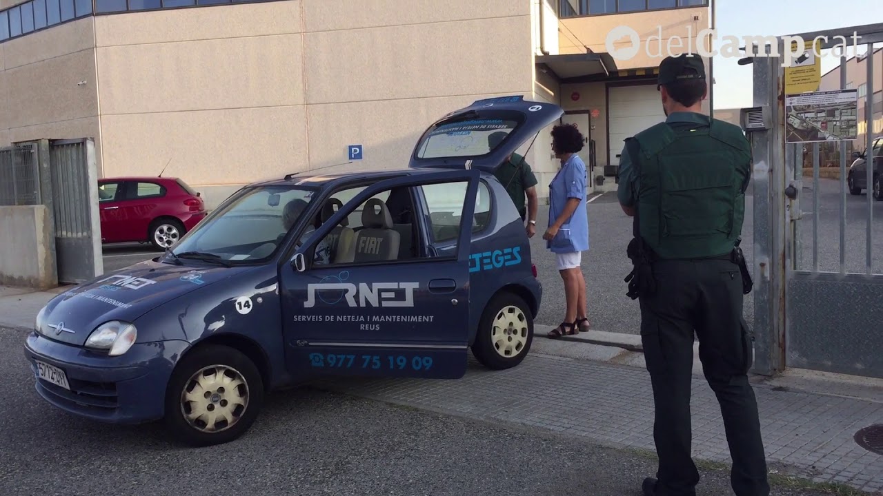 La Guàrdia Civil escorcolla vehicles de treballadors d'una impremta de Constantí
