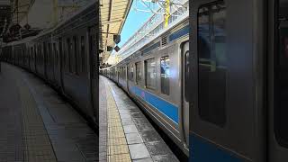 緩やかに美しくカーブした小倉駅のホーム