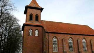 preview picture of video 'Blomberg Ostfriesland: kerkklokken Lutherse kerk (anläuten)'