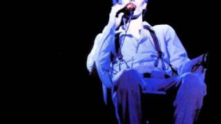 David Bowie. 09. Somebody Up There Likes Me. Suffragette City. (Boston. 1974).wmv