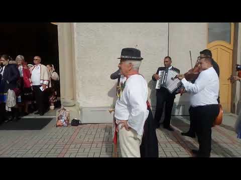 ĽH Pokošovci - svadba pred kostolom