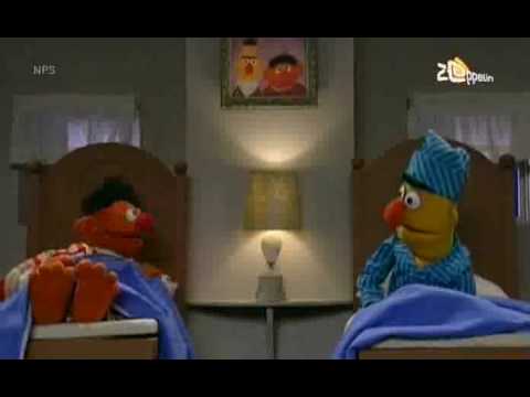 Bert & Ernie - Ernie zingt over zijn tenen