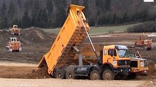 preview picture of video 'CAT D6R XL, 12G, Volvo A25B&C, Scrapdozer, Mercedes, ... / Fa. Meister & Hagn, Germany, 04.04.2003.'