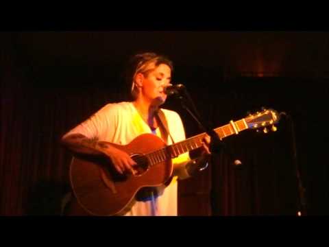 Amy Wadge - Rainbow @ The Green Note, London 11/09/16