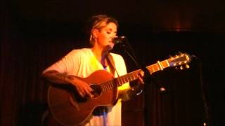 Amy Wadge - Rainbow @ The Green Note, London 11/09/16
