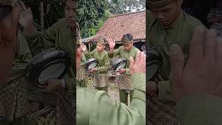 Download lagu Tangan besi 🤦 #resepsi #pengantin #pernikahan #rabana #kompangan #kondangan #perkawinan #hiburan mp3