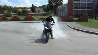 preview picture of video 'Yamaha Fazer FZ6 S burnout'
