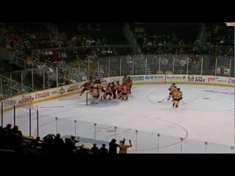 Hockeyfighters.cz  Bobby Robins vs Alexander Urbom.wmv