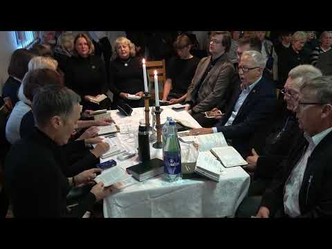 KALNUS gieda folkloro ansamblis KUPOLĖ Antano Bernatonio šermenyse. Kaišiadorys 2025 09 28