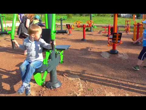 ТРЕНАЖЕРНЫЙ ЗАЛ НА УЛИЦЕ/Площадка для взрослых и детей с тренажерами/