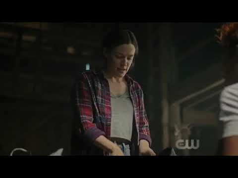 Riverdale 3.07 - Laurie hits Archie in the head. Hiram arrives to the farm. Jughead & Archie escape