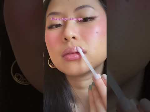 Full face of 2022 makeup trends