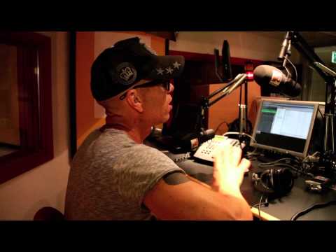 Eric Amarillo - Men Hallå! [Official Music Video]