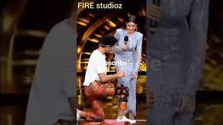 Raghav helping Nora take off her shoes 💯💯#norafatehi #raghavjuyal