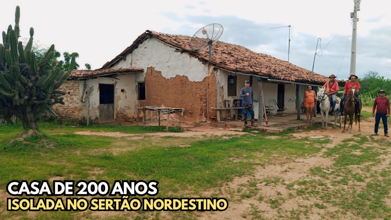 A CASA BICENTENÁRIA dos Irmãos VAQUEIROS: O Gigante Guardião do Sertão de 2 metros de altura🌵