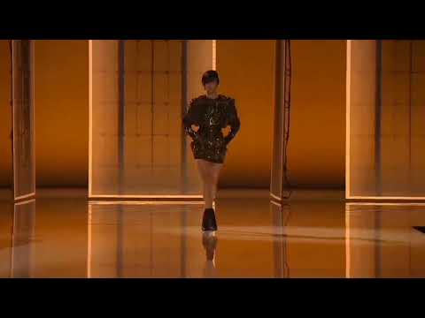 Edie Campbell for Balmain SS 2022 Paris Fashion Week september 29, 2021