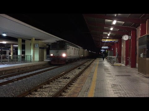 E652.127 sul MRV Rovigo-Brindisi, in transito a Pesaro.