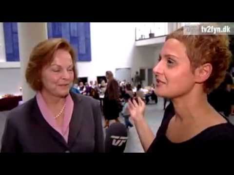 download lagu mp3 mp4 Laurie Denmark, download lagu Laurie Denmark gratis, unduh video klip Laurie Denmark