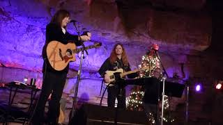 Suzy Bogguss, Two Steps &#39;Round The Christmas Tree (BGU)