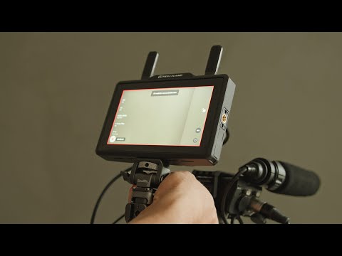 Camera Monitor That Does It All - Hollyland Pyro 5
