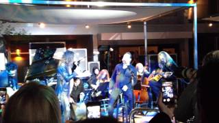 Julian Lennon &amp; Steven Tyler perform &quot;Someday&quot; Live (16 Nov. 2013)