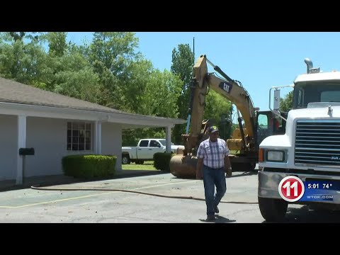 Astro Motel demolition begins